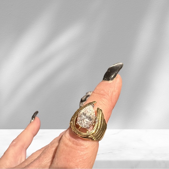 Pear Shaped Premium Quality Zircon Gold Faux Diamond Ring size 6 new - Picture 5 of 7